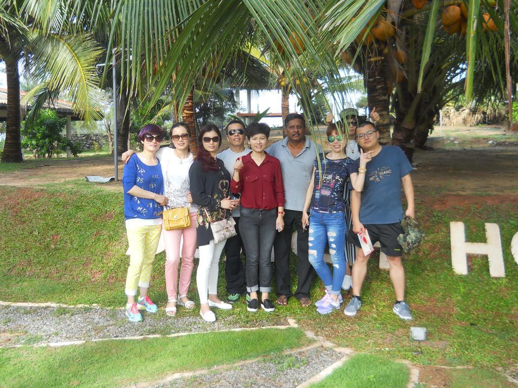 Beach House Negombo Bagian luar foto