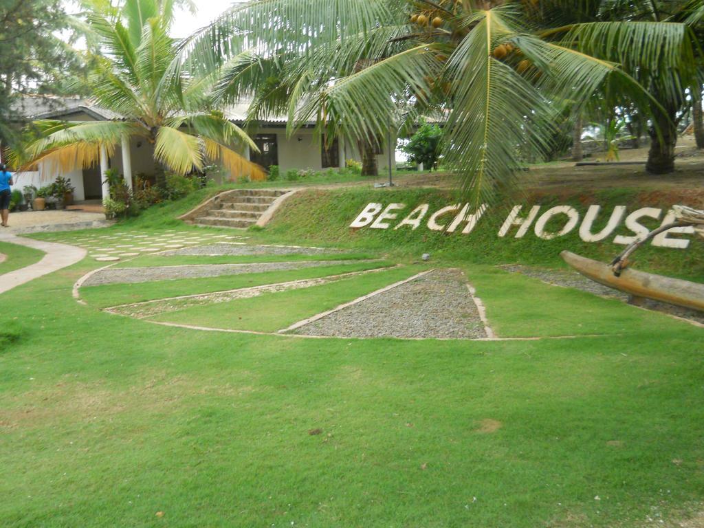 Beach House Negombo Bagian luar foto
