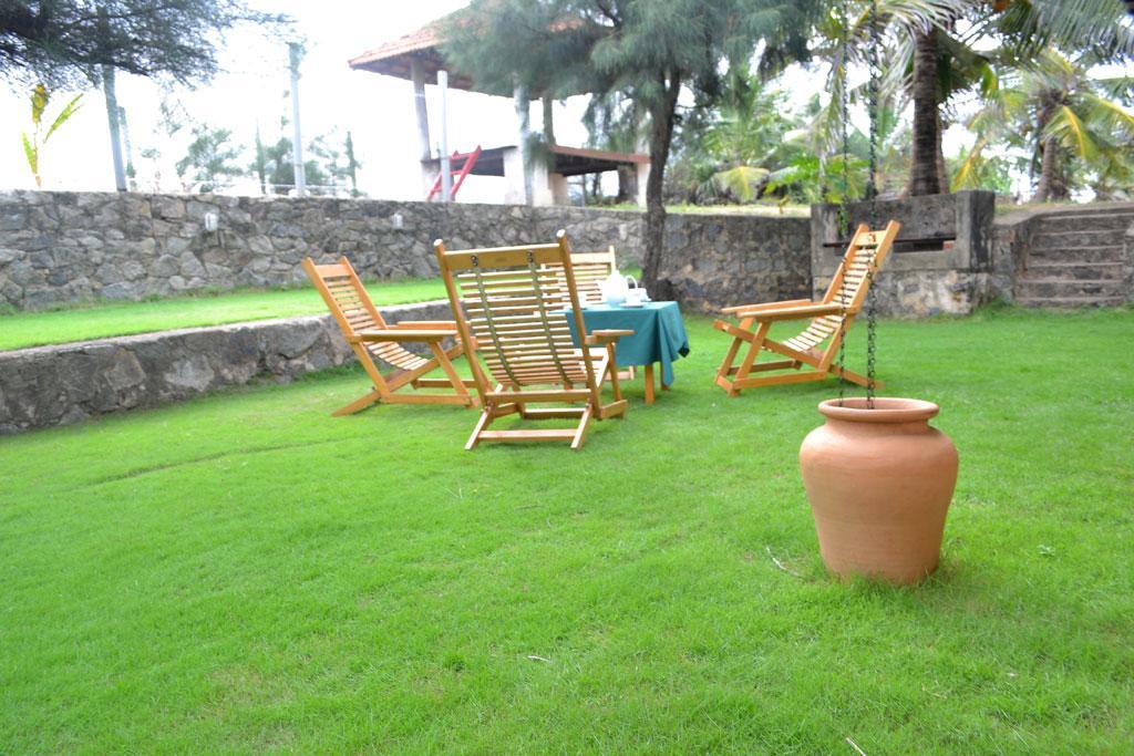 Beach House Negombo Bagian luar foto