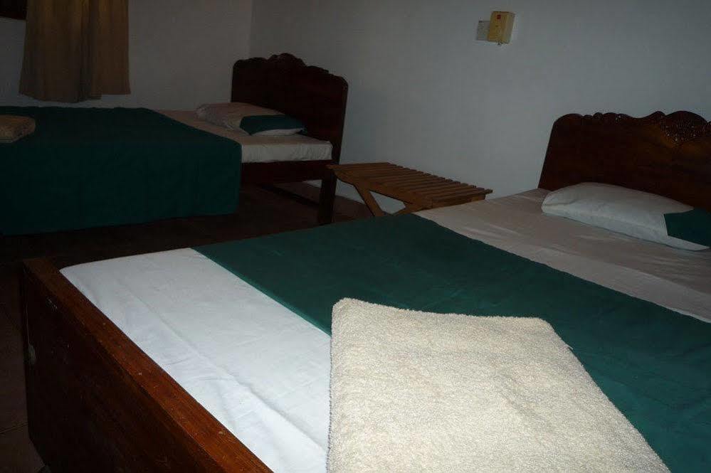 Beach House Negombo Bagian luar foto